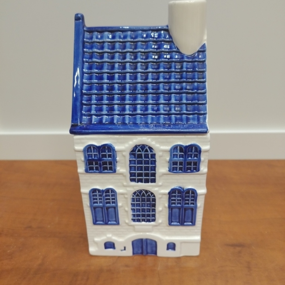 1984 Handpainted Delft Blue Square Canister with Lid 8" Tall